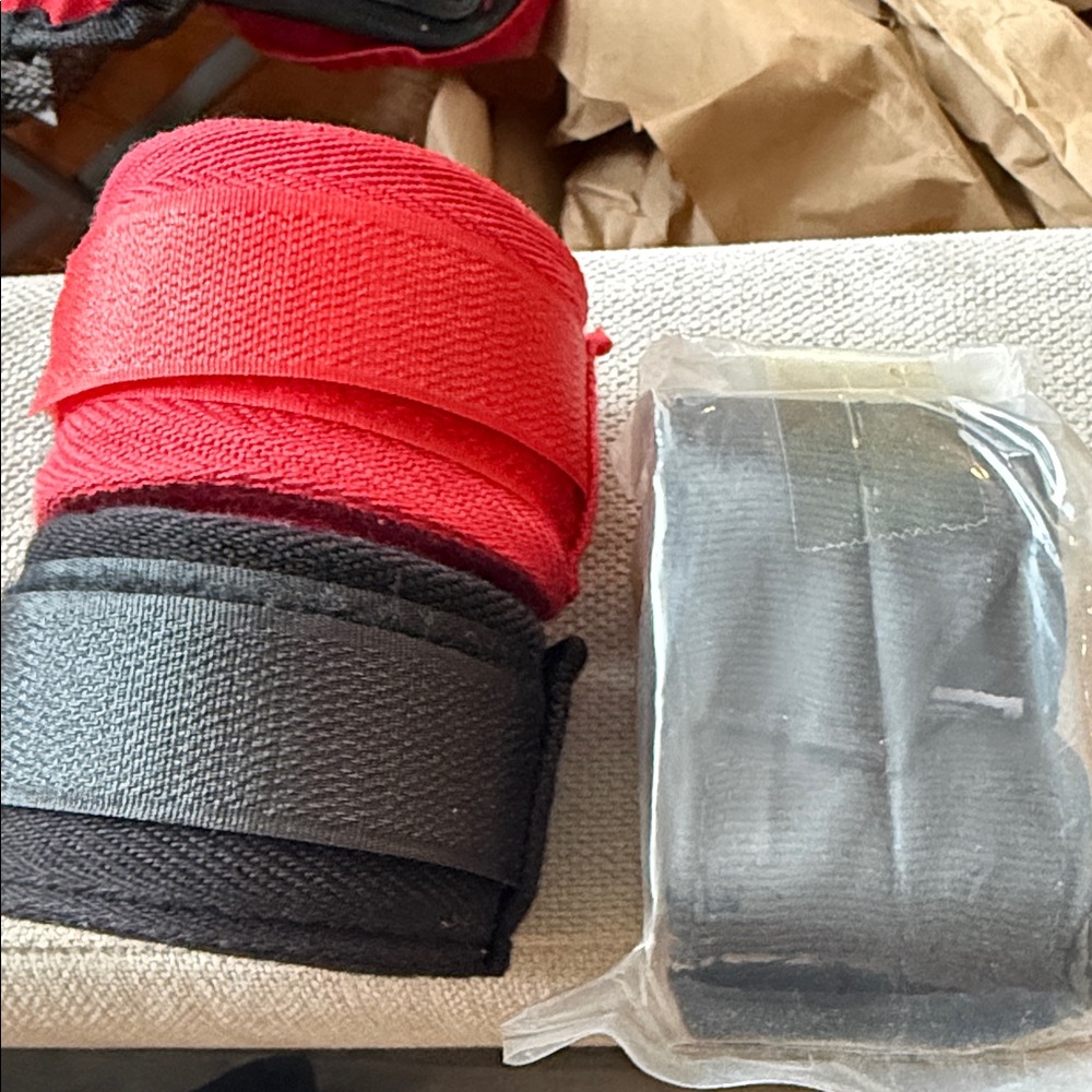 NEVER USED. Everlast Red and Black Men’s Boxing Hand Wraps - Picture 2 of 2